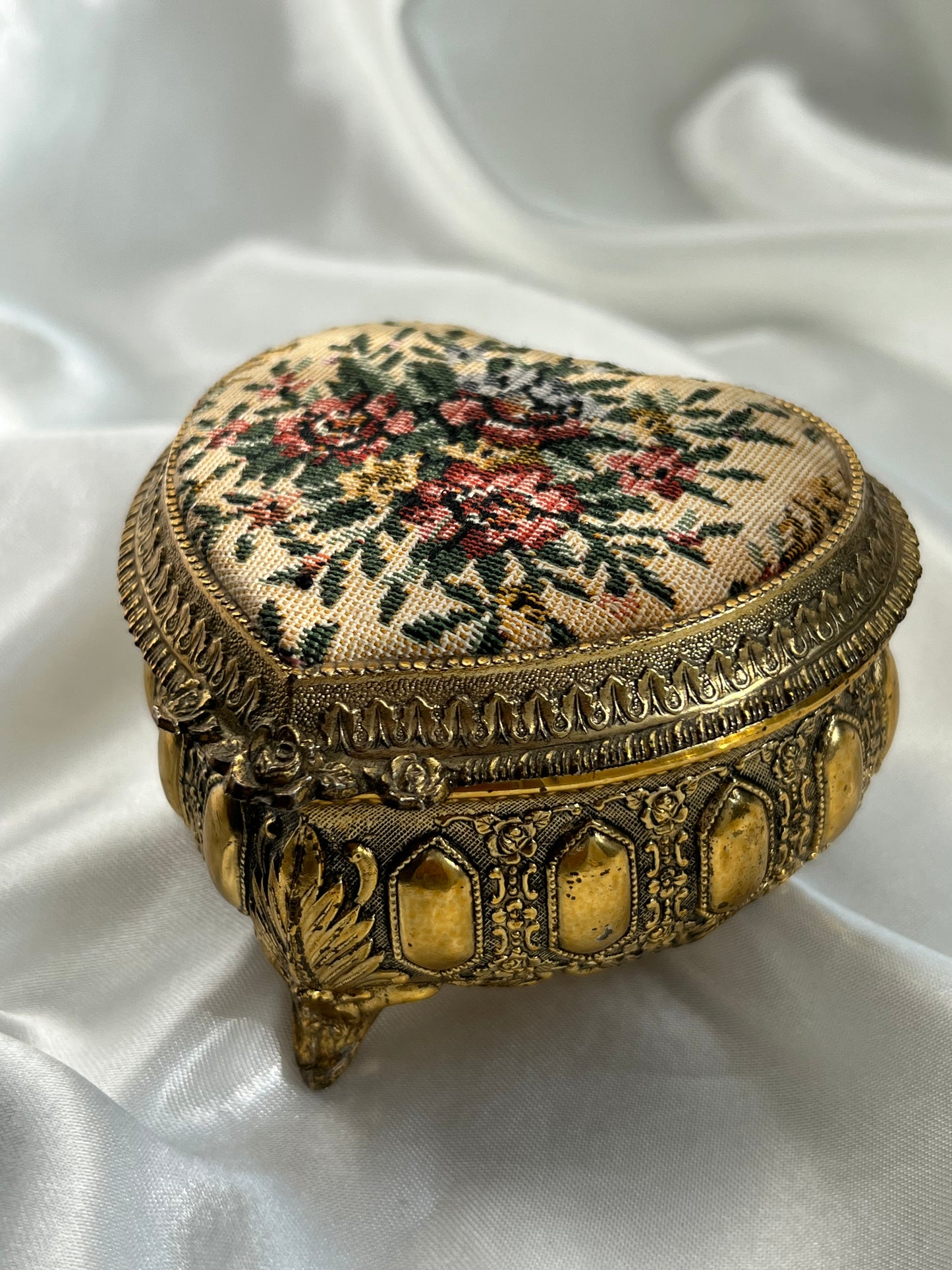 Music Box - Embroidered Heart